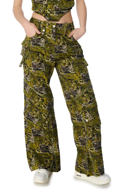 OUT OF SIGHT CARGO CAMO WIDE LEG PANT